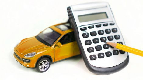 Person calculating car insurance discounts